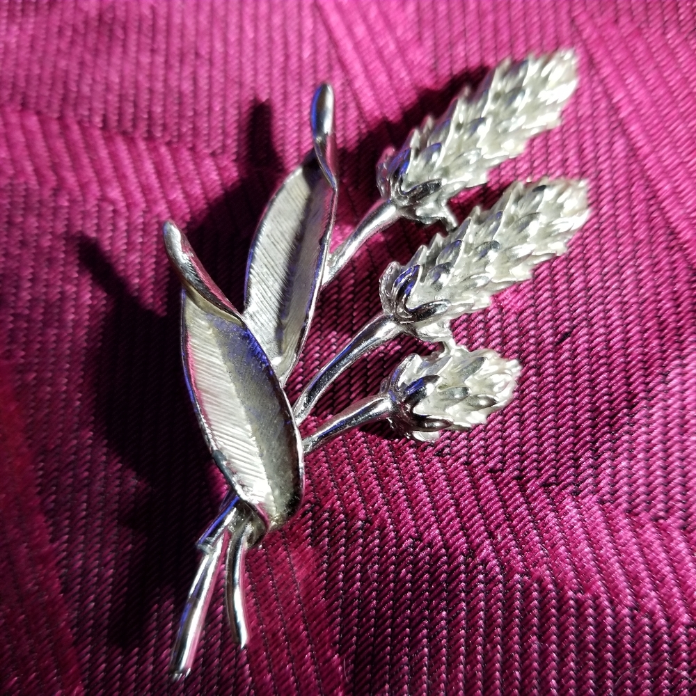 Vintage wheat brooch ivory white enamel paint silver tone